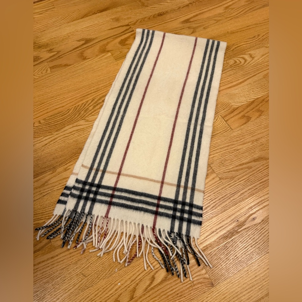 Burberry wool scarf
